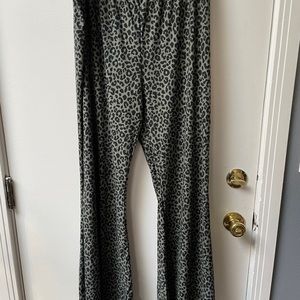 PLUS SIZE OLIVE FLARED LEOPARD PANTS